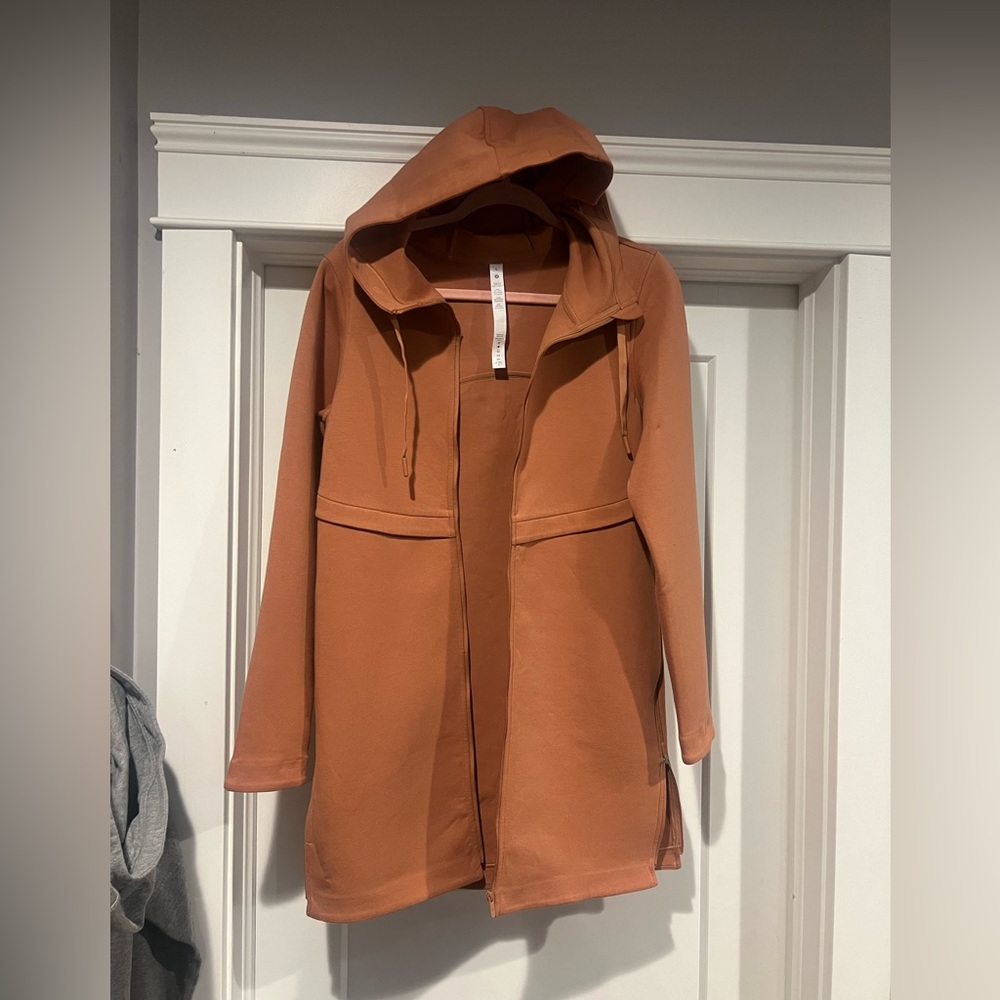 SOLD LOCALLY Lululemon jacket size 6